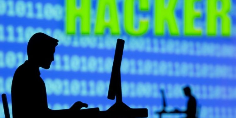 FBI warns agents of call log thefts by hackers, Bloomberg News reports