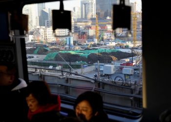 China economy expands 5.4% y/y in Q4, beating market forecast