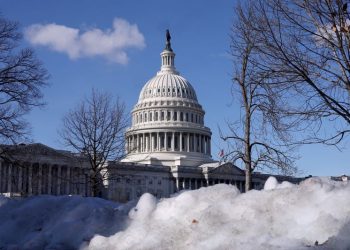 CBO sees US 2025 deficit flat at $1.9 trln before any Trump tax changes