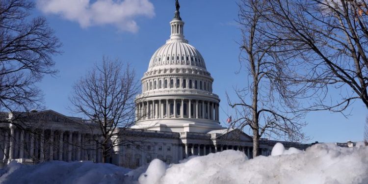 CBO sees US 2025 deficit flat at $1.9 trln before any Trump tax changes