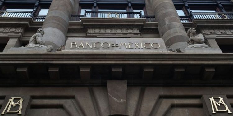 Mexican executives brace for economic stagnation as Trump returns, poll shows