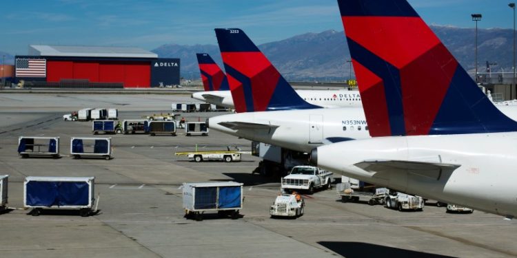 Delta Air Lines beats Q4 expectations, shares edge higher