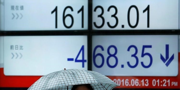 Asia stocks skittish ahead of data-heavy week; Japan shares dip
