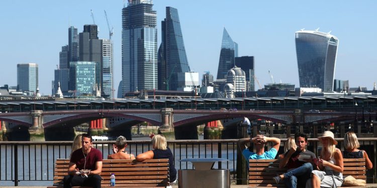 Barclays lowers forecast for Q4 UK GDP