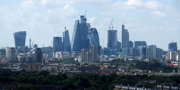 What is the 2025 outlook for UK retail stocks?