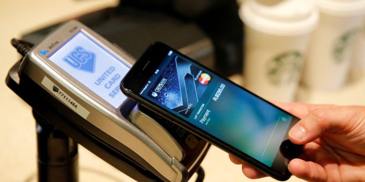 Stephens cuts payment stock rating