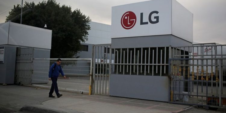 Samsung, LG may move some home-appliance manufacturing from Mexico to US, paper says