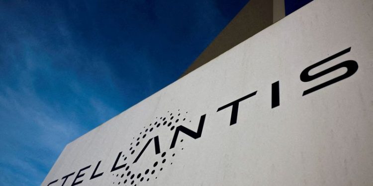 Stellantis will move forward on plan to build new mid-size truck in Illnois