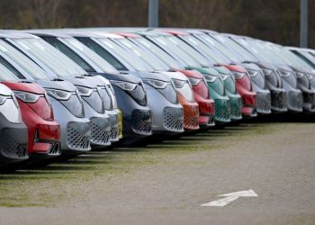 Volkswagen says 6% margin target for brand realistic in medium term, analyst says