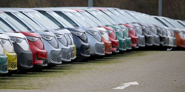 Volkswagen says 6% margin target for brand realistic in medium term, analyst says