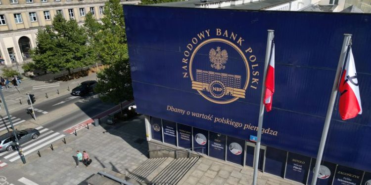 Polish c.banker Tyrowicz still sees no reason to cut interest rates