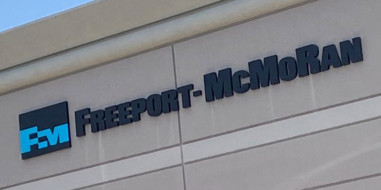 Freeport-McMoRan beats fourth-quarter profit estimates