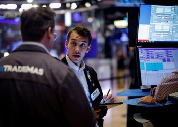 Column-US investment bias might ebb if European gloom lifts: Mike Dolan