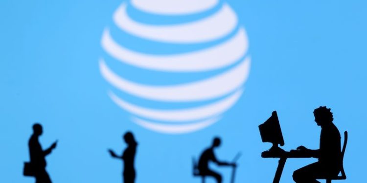 AT&T secures $850 million from sale-leaseback of real estate to Reign Capital
