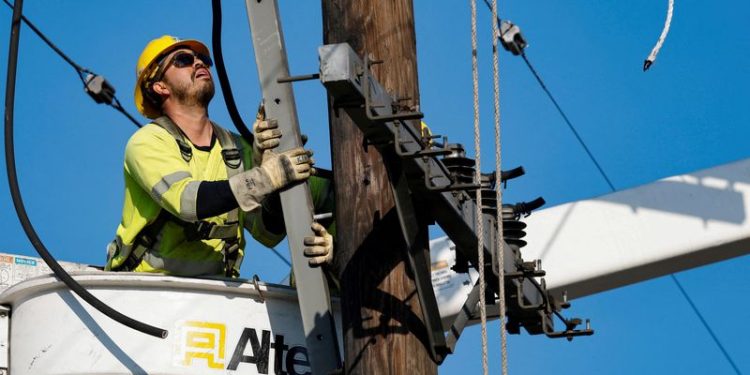 Analysis-Trump’s high-wire act to transform US power grid won’t be easy