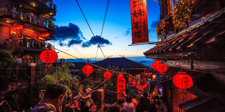 Taiwan stocks higher at close of trade; Taiwan Weighted up 0.44%