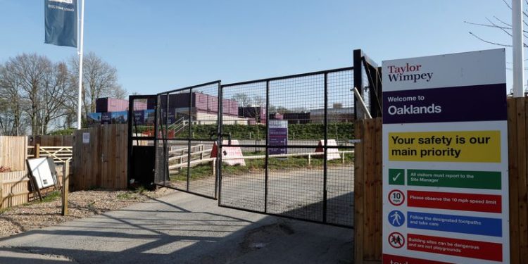 Taylor Wimpey shares down on cost woes