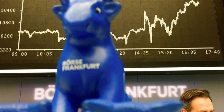 European stocks mixed; retailers slump after updates