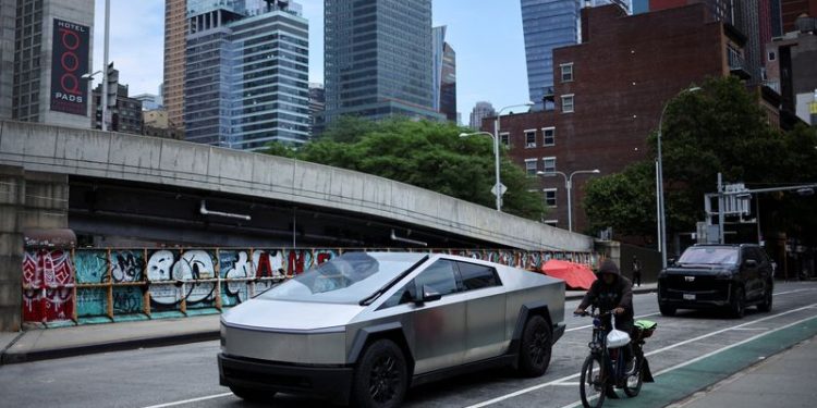 Morgan Stanley lifts Tesla stock target, bull case now $800