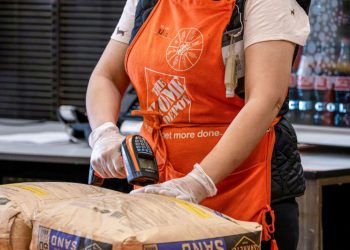 Home Depot earnings beat Wall Street estimates as retailer breaks comparable sales losing streak