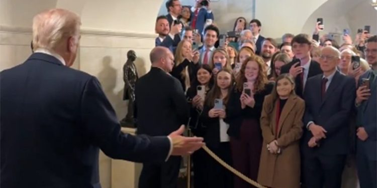 Trump surprises first White House tour of the year