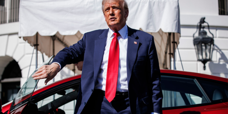 ‘Corruption in broad daylight’: Dems outraged by Trump ‘playing car salesman’ for Tesla