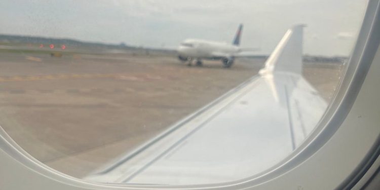 American Airlines flight carrying US lawmakers ‘bumped’ by second plane on tarmac in DC