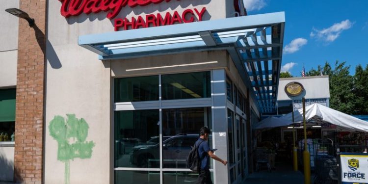 Walgreens doubles down on prescription-filling robots to cut costs, free up pharmacists amid turnaround