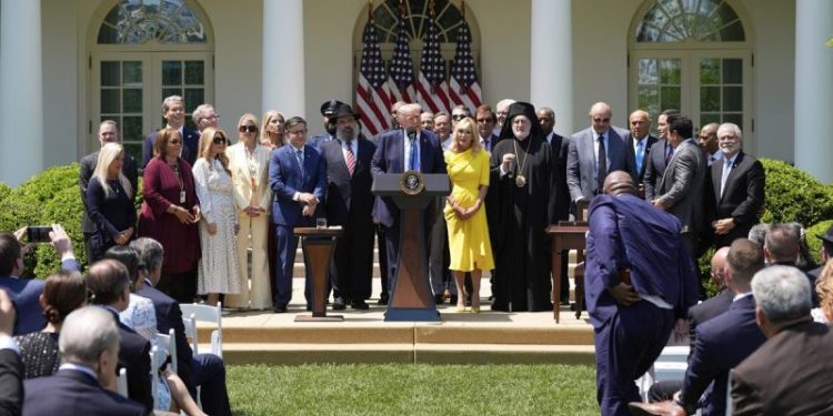 Trump executive order stands up presidential religious liberty commission