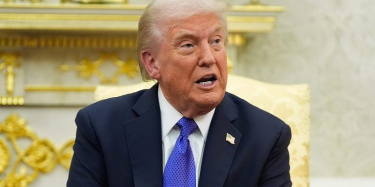 Trump dances with Malaysian performers as he kicks off Asia tour in lively fashion