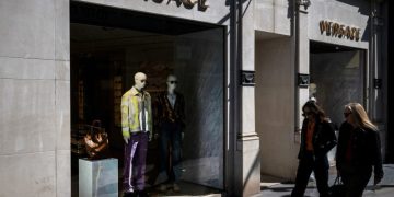 Prada Group says it has purchased fashion rival Versace in a deal worth nearly $1.4 billion