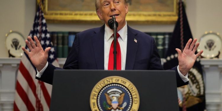 Trump’s Colombia tariffs on hold after Bogota agrees to accept migrants- AP